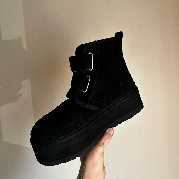 EXCELLENT condition black platform suede Neumel Uggs - Picture 6 of 9